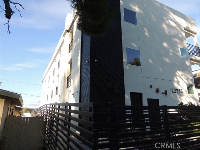 22735 Del Valle Street 4, Woodland Hills (los Angeles), CA 91364