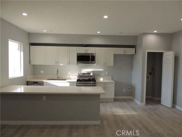 22735 Del Valle Street 4, Woodland Hills (los Angeles), CA 91364