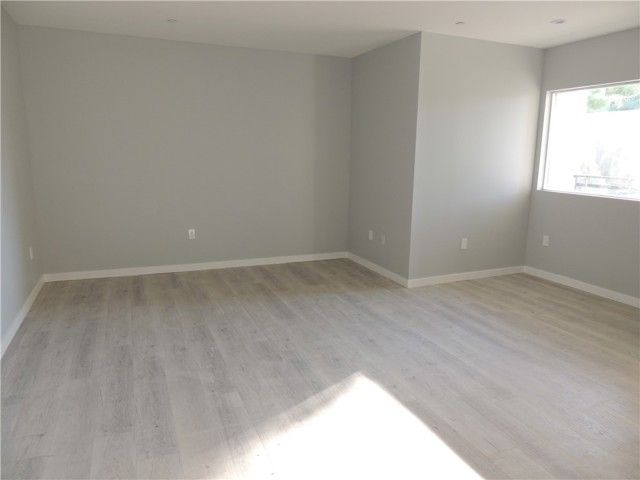 22735 Del Valle Street 4, Woodland Hills (los Angeles), CA 91364