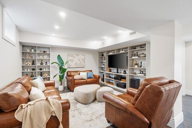 160 Norfolk St 1, Cambridge, MA 02139