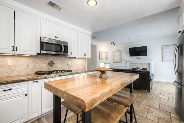 975 Rose Arbor Drive, San Marcos, CA 92078