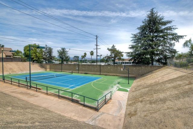 975 Rose Arbor Drive, San Marcos, CA 92078