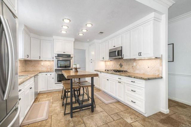 975 Rose Arbor Drive, San Marcos, CA 92078