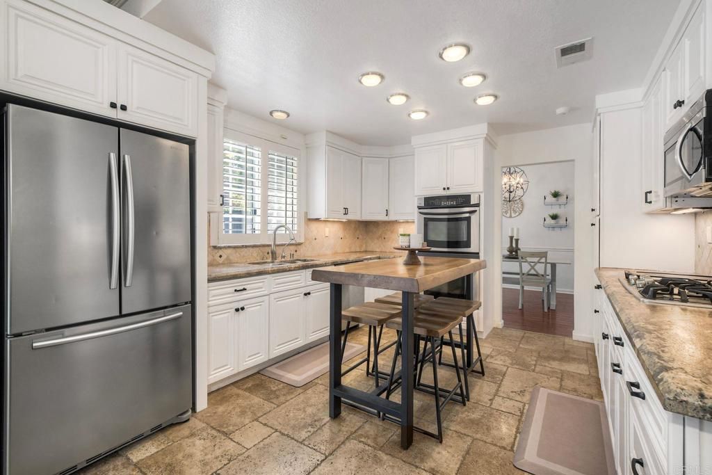 975 Rose Arbor Drive, San Marcos, CA 92078