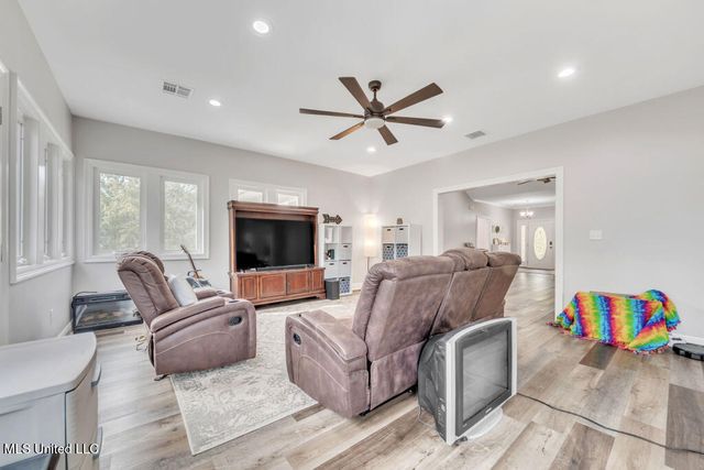 10053 Kingston Road, Bay Saint Louis, MS 39520