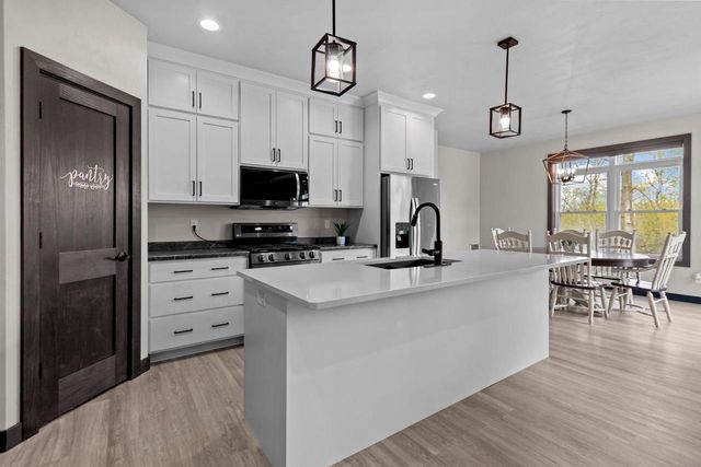 4770 N VINCENT DRIVE, Grand Chute, WI 54913