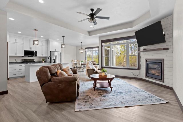 4770 N VINCENT DRIVE, Grand Chute, WI 54913