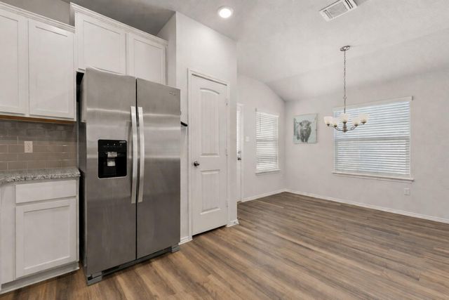108 Pivot DR, Taylor, TX 76574