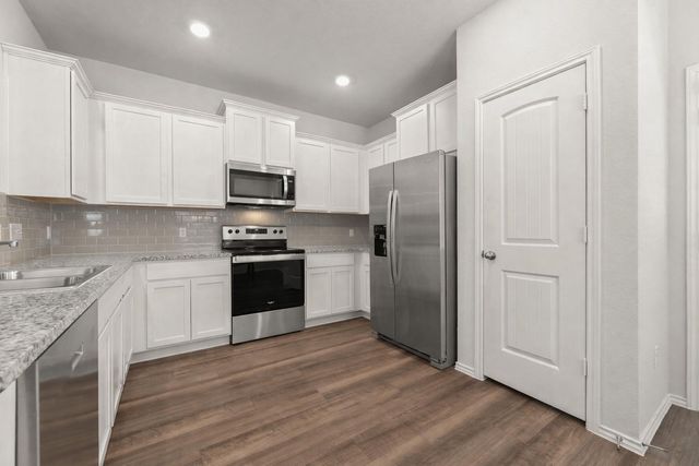 108 Pivot DR, Taylor, TX 76574