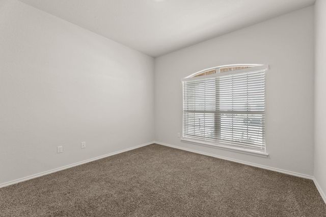 108 Pivot DR, Taylor, TX 76574