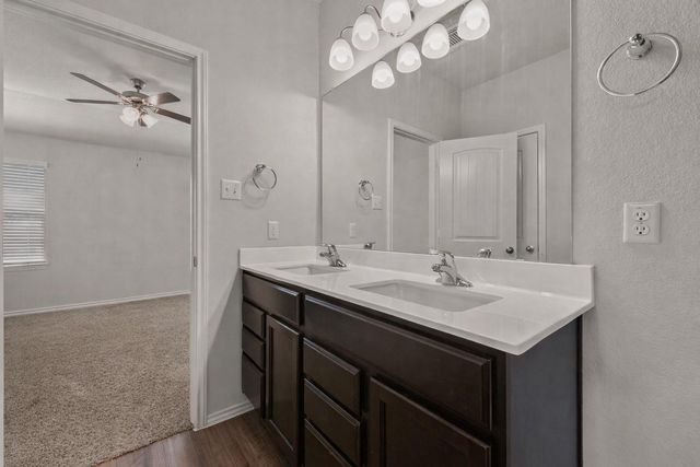 108 Pivot DR, Taylor, TX 76574