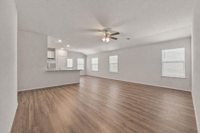 108 Pivot DR, Taylor, TX 76574