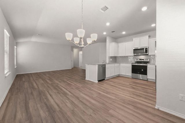 108 Pivot DR, Taylor, TX 76574