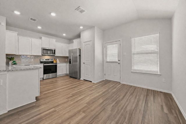 108 Pivot DR, Taylor, TX 76574