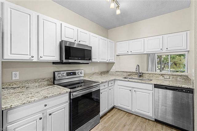 10094 Poppy Hill DR, Fort Myers, FL 33966