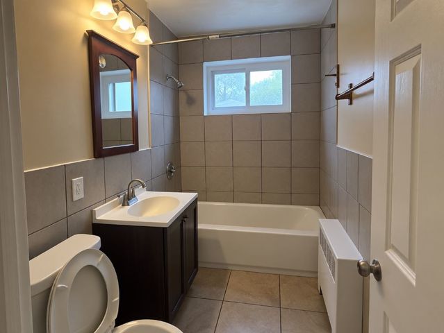 2607 W Fitch Avenue 1E, Chicago, IL 60645