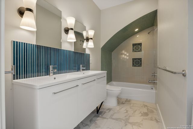 1103 S Cherry, San Antonio, TX 78210