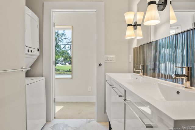 1103 S Cherry, San Antonio, TX 78210