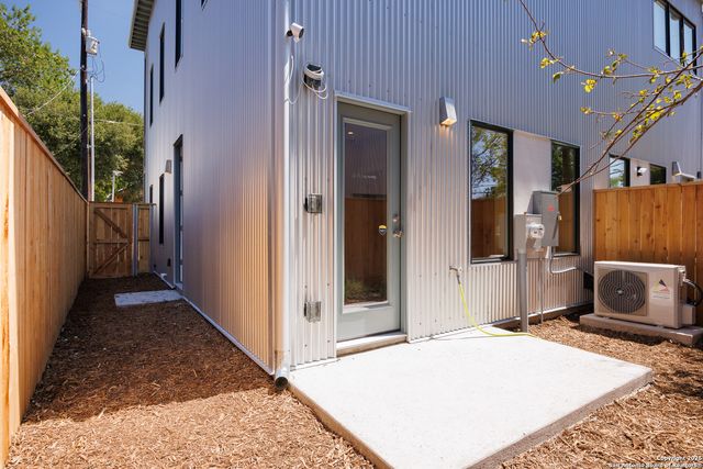 1103 S Cherry, San Antonio, TX 78210