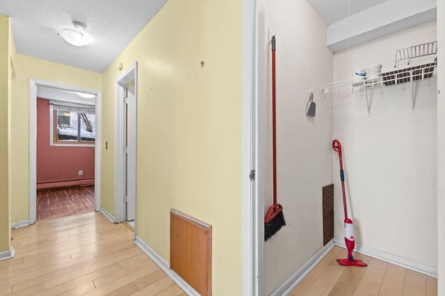 520 Ridgewood Ave 4, Minneapolis, MN 55403