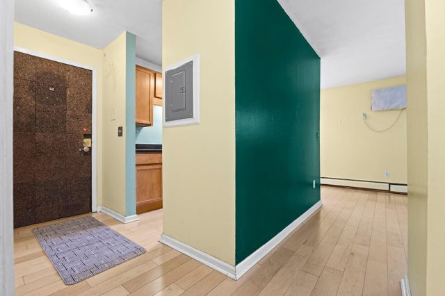 520 Ridgewood Ave 4, Minneapolis, MN 55403