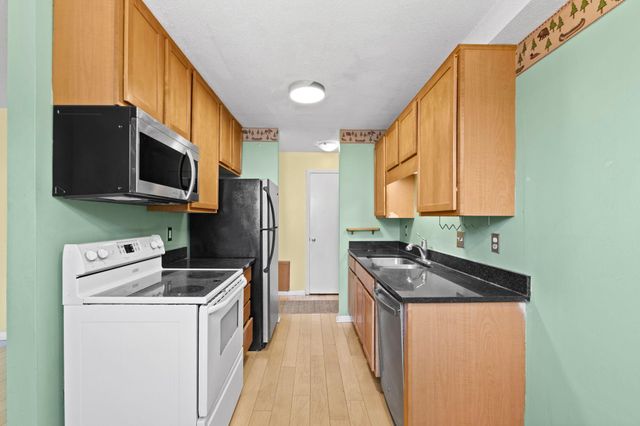 520 Ridgewood Ave 4, Minneapolis, MN 55403