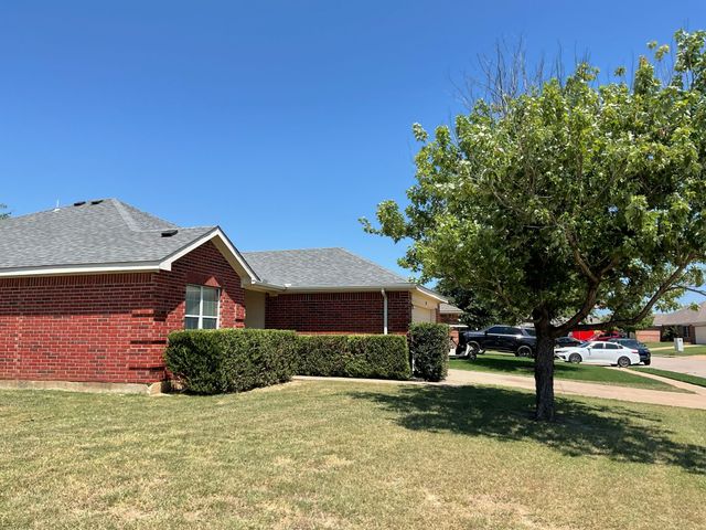 1001 Stockton Drive, Burleson, TX 76028