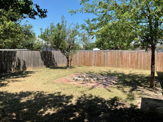 1001 Stockton Drive, Burleson, TX 76028