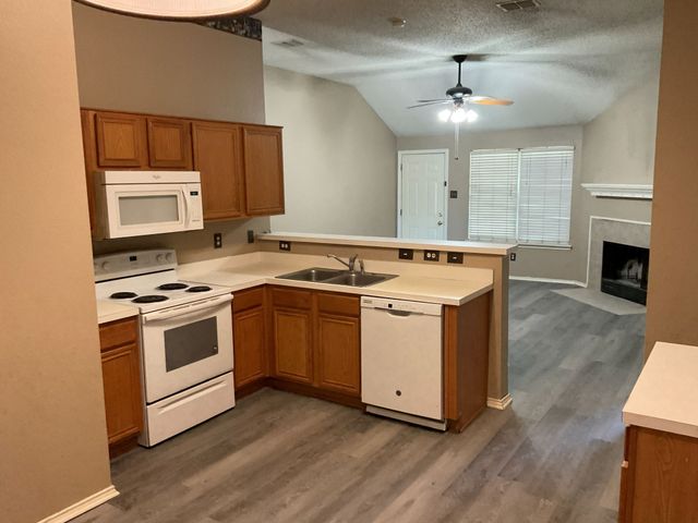 1001 Stockton Drive, Burleson, TX 76028