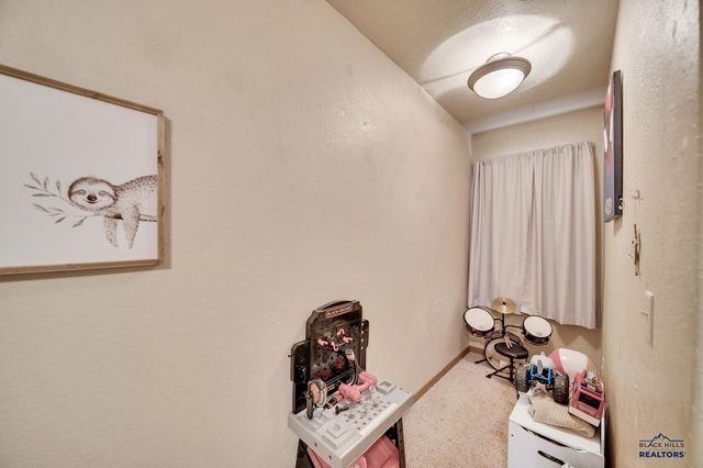 10903 FREEDOM PL, Summerset, SD 57718