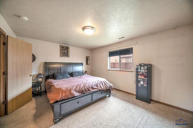 10903 FREEDOM PL, Summerset, SD 57718