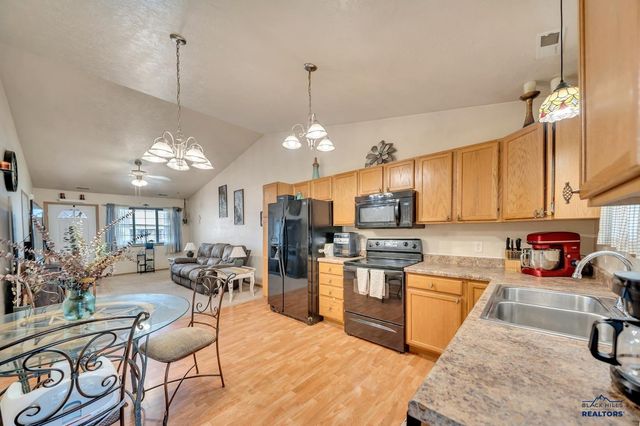 10903 FREEDOM PL, Summerset, SD 57718