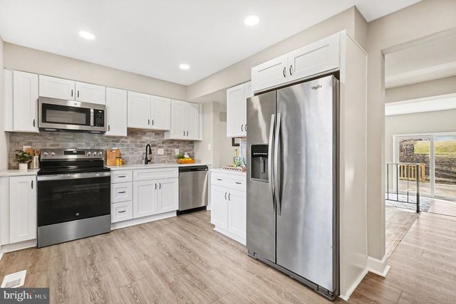 32 ROMANOFF CT, Baltimore, MD 21234