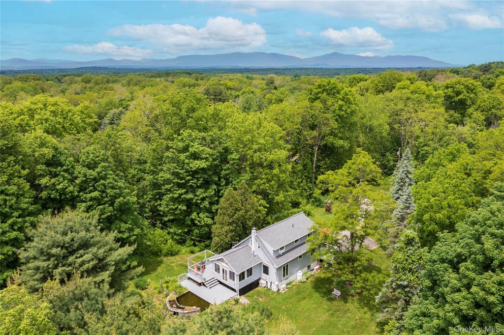 10 Pilgrims Progress Road, Rhinebeck, NY 12572