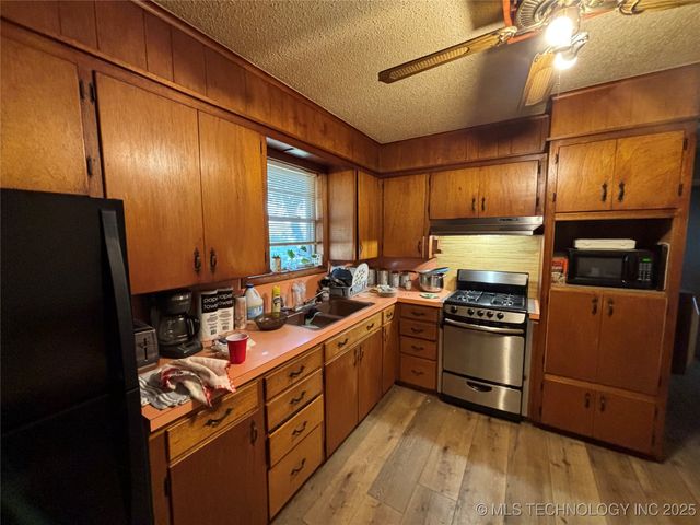 1296 Church Road, Silo, OK 74701