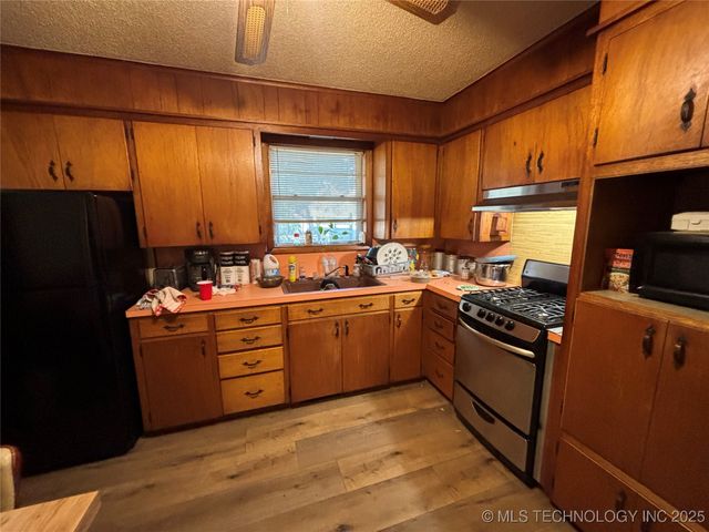 1296 Church Road, Silo, OK 74701