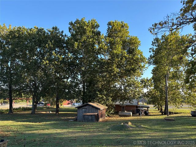 1296 Church Road, Silo, OK 74701