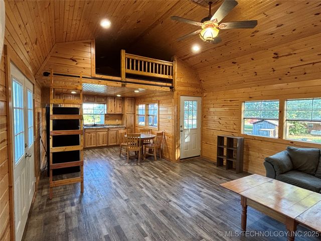 1296 Church Road, Silo, OK 74701