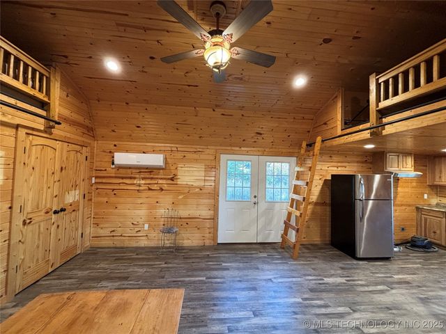 1296 Church Road, Silo, OK 74701