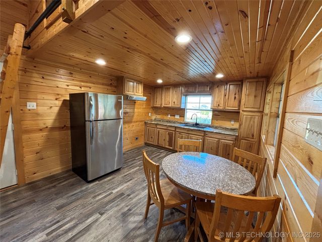 1296 Church Road, Silo, OK 74701