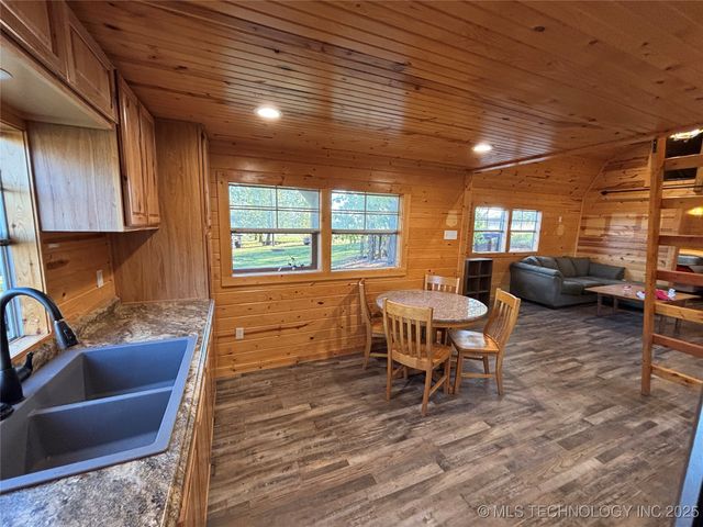 1296 Church Road, Silo, OK 74701