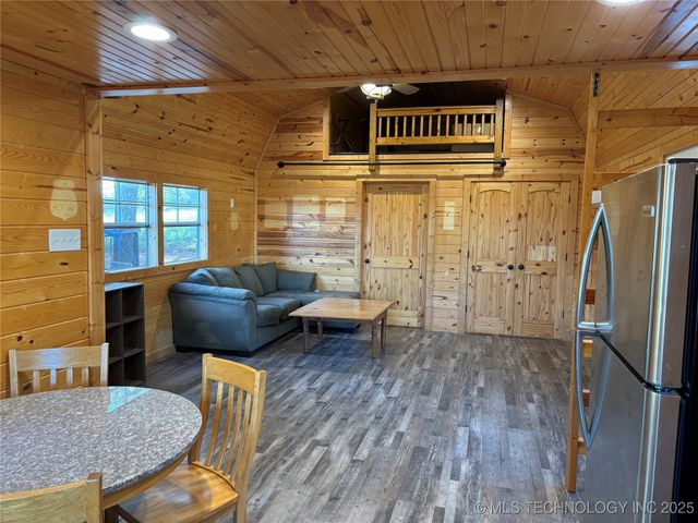 1296 Church Road, Silo, OK 74701