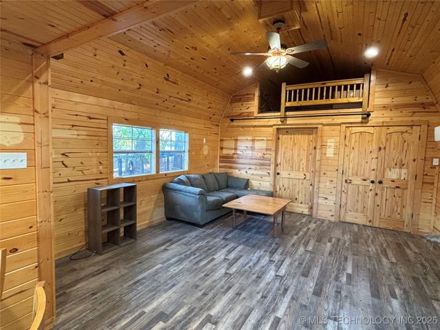 1296 Church Road, Silo, OK 74701