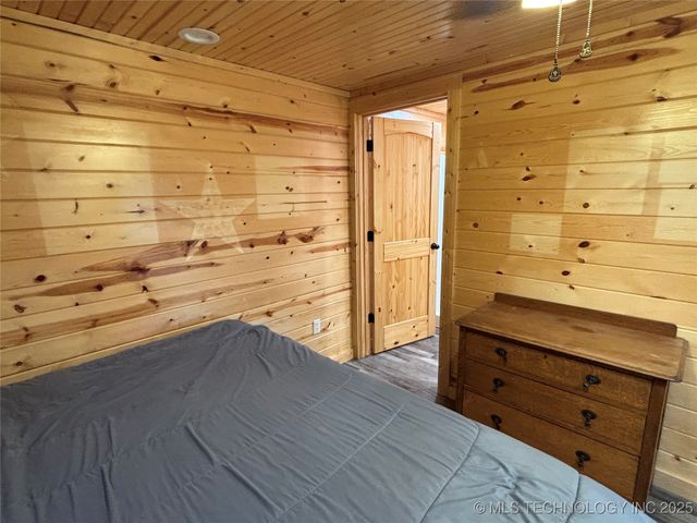 1296 Church Road, Silo, OK 74701