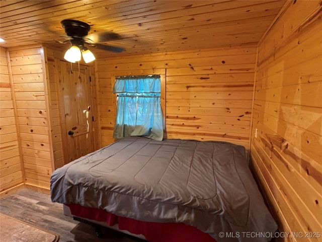 1296 Church Road, Silo, OK 74701