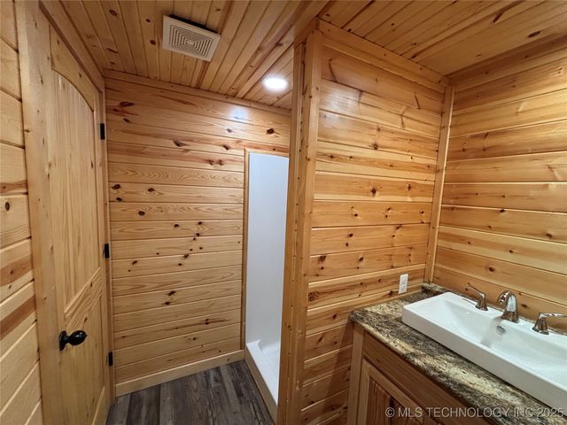 1296 Church Road, Silo, OK 74701