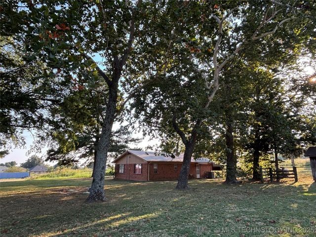 1296 Church Road, Silo, OK 74701