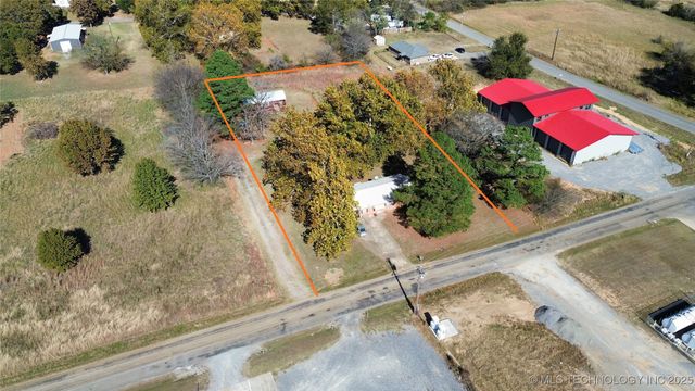 1296 Church Road, Silo, OK 74701
