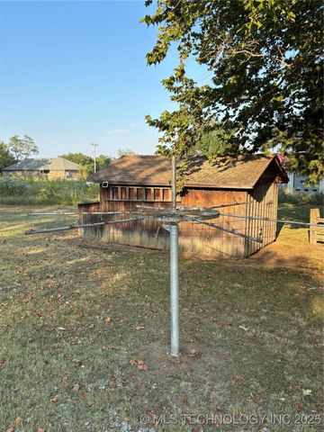 1296 Church Road, Silo, OK 74701