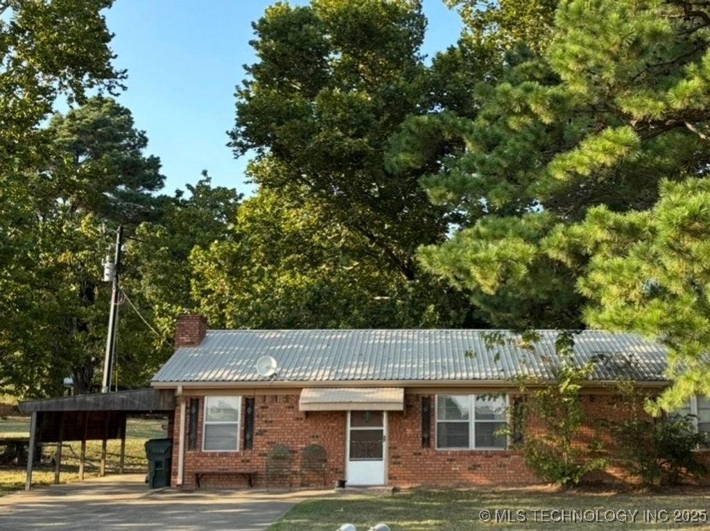 1296 Church Road, Silo, OK 74701